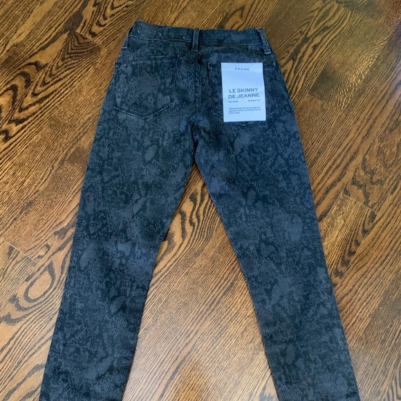 Frame Le Skinny Tonal Python Jeans - Picture 3 of 4